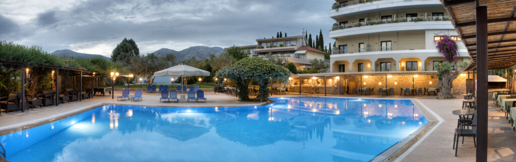 Panoramic-pool-bar-Copy