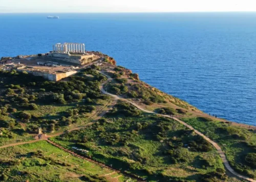 &Sigma;&omicron;ύ&nu;&iota;&omicron;: &Epsilon;&beta;&delta;&omicron;&mu;ή&nu;&tau;&alpha; &chi;&iota;&lambda;&iota;ό&mu;&epsilon;&tau;&rho;&alpha; &mu;έ&chi;&rho;&iota; &tau;&eta;&nu; ά&kappa;&rho;&eta; &tau;&omicron;&upsilon; &kappa;ό&sigma;&mu;&omicron;&upsilon;