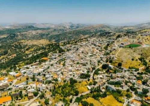 A&nu;ώ&gamma;&epsilon;&iota;&alpha;: &Epsilon;&kappa;&epsilon;ί &psi;&eta;&lambda;ά, &pi;&omicron;&upsilon; &mu;έ&nu;&epsilon;&iota; &eta; &lambda;ύ&rho;&alpha; &kappa;&alpha;&iota; &eta; &mu;&nu;ή&mu;&eta;