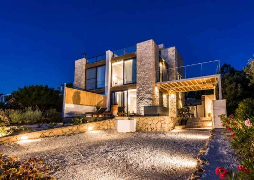 Terra Petra Villa: &Eta; beachfront &beta;ί&lambda;&alpha; &sigma;&tau;&eta; &Zeta;ά&kappa;&upsilon;&nu;&theta;&omicron; ό&pi;&omicron;&upsilon; &tau;&omicron; &Iota;ό&nu;&iota;&omicron; &gamma;ί&nu;&epsilon;&tau;&alpha;&iota; &tau;&omicron; &iota;&delta;&iota;&omega;&tau;&iota;&kappa;ό &sigma;&omicron;&upsilon; &kappa;&alpha;&tau;&alpha;&phi;ύ&gamma;&iota;&omicron;