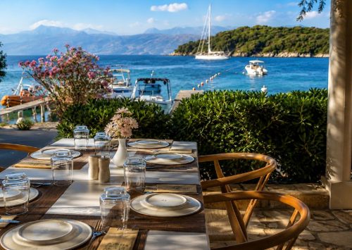 Aiolia Avlaki Corfu: &Epsilon;&kappa;&lambda;&epsilon;&kappa;&tau;έ&sigmaf; &gamma;&epsilon;ύ&sigma;&epsilon;&iota;&sigmaf; &sigma;&epsilon; &mu;ί&alpha; &alpha;&pi;ό &tau;&iota;&sigmaf; &omicron;&mu;&omicron;&rho;&phi;ό&tau;&epsilon;&rho;&epsilon;&sigmaf; &pi;&alpha;&rho;&alpha;&lambda;ί&epsilon;&sigmaf; &tau;&eta;&sigmaf; &Kappa;έ&rho;&kappa;&upsilon;&rho;&alpha;&sigmaf;