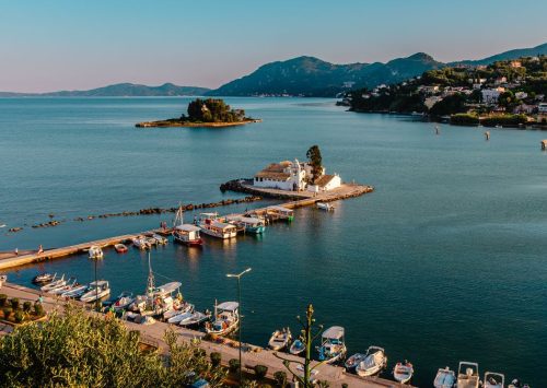 &Kappa;έ&rho;&kappa;&upsilon;&rho;&alpha;: &Tau;&omicron; &kappa;&alpha;&tau;&alpha;&pi;&rho;ά&sigma;&iota;&nu;&omicron; &delta;&iota;&alpha;&mu;ά&nu;&tau;&iota; &tau;&omicron;&upsilon; &Iota;&omicron;&nu;ί&omicron;&upsilon; &pi;&omicron;&upsilon; &upsilon;&pi;ό&sigma;&chi;&epsilon;&tau;&alpha;&iota; &alpha;&xi;έ&chi;&alpha;&sigma;&tau;&epsilon;&sigmaf; &delta;&iota;&alpha;&kappa;&omicron;&pi;έ&sigmaf;!