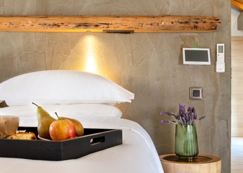 Evoras Boutique Hotel: &Mu;&iota;&alpha; &nu;έ&alpha; &epsilon;&mu;&pi;&epsilon;&iota;&rho;ί&alpha; &phi;&iota;&lambda;&omicron;&xi;&epsilon;&nu;ί&alpha;&sigmaf; &sigma;&tau;&eta; &Lambda;&alpha;&kappa;&omega;&nu;ί&alpha;