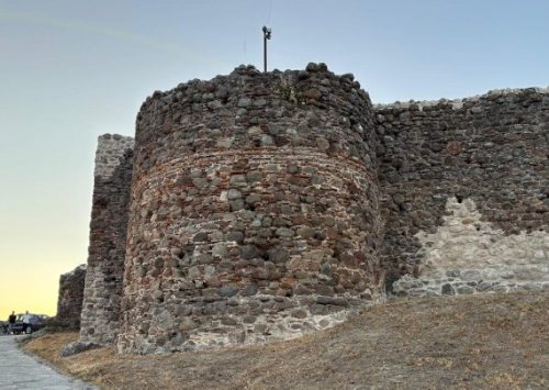 &Pi;έ&lambda;&lambda;&alpha;: &Tau;&omicron; &Kappa;ά&sigma;&tau;&rho;&omicron; &tau;&omega;&nu; &Mu;&omicron;&gamma;&lambda;&epsilon;&nu;ώ&nu; &alpha;&nu;&omicron;ί&gamma;&epsilon;&iota; &xi;&alpha;&nu;ά &tau;&iota;&sigmaf; &pi;ύ&lambda;&epsilon;&sigmaf; &tau;&omicron;&upsilon; &sigma;&tau;&omicron; &kappa;&omicron;&iota;&nu;ό