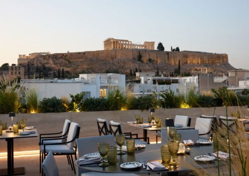 Acropolis Secret: &Tau;&omicron; &pi;&rho;ώ&tau;&omicron; high-end &epsilon;&sigma;&tau;&iota;&alpha;&tau;ό&rho;&iota;&omicron; &sigma;&tau;&eta;&nu; &Alpha;&theta;ή&nu;&alpha; &pi;&omicron;&upsilon; &beta;&rho;&alpha;&beta;&epsilon;ύ&epsilon;&tau;&alpha;&iota; &mu;&epsilon; &tau;&eta;&nu; &pi;&alpha;&gamma;&kappa;ό&sigma;&mu;&iota;&alpha; &delta;&iota;ά&kappa;&rho;&iota;&sigma;&eta; &laquo;Ambassador of Greek Cuisine&reg;&raquo;