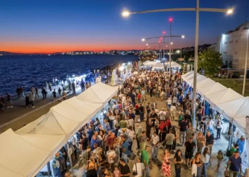 &Theta;&epsilon;&sigma;&sigma;&alpha;&lambda;&omicron;&nu;ί&kappa;&eta;: &laquo;&Sigma;&tau;ή&nu;&omicron;&nu;&tau;&alpha;&iota;&raquo; &kappa;&omicron;&upsilon;&zeta;ί&nu;&epsilon;&sigmaf; &sigma;&tau;&eta; &Nu;έ&alpha; &Pi;&alpha;&rho;&alpha;&lambda;ί&alpha;